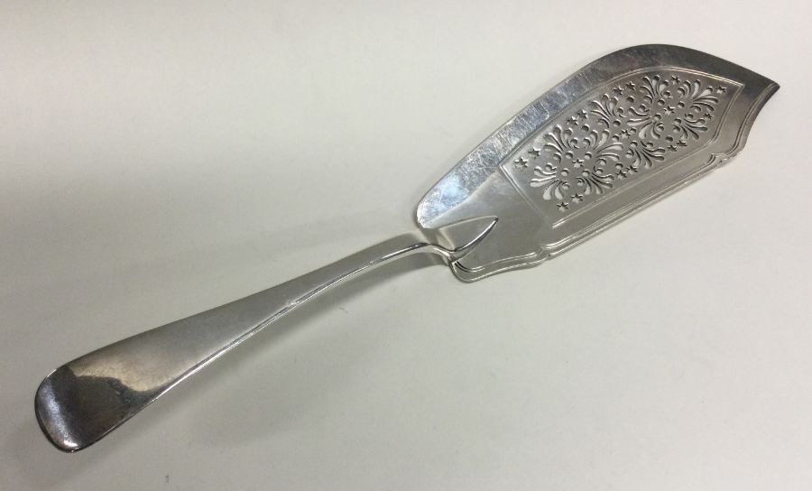 A silver cake server. London 1833. By William Eley. Approx. 152 grams. Est. £100 - £120.