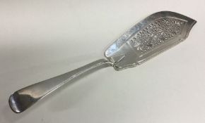 A silver cake server. London 1833. By William Eley. Approx. 152 grams. Est. £100 - £120.