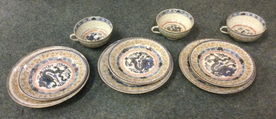 A good set of three Chinese porcelain trios decora