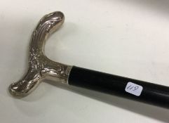 A stylish silver mounted walking stick. Est. £30 -