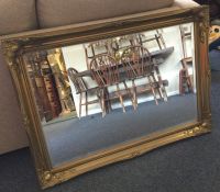A gilt framed mirror. Est. £20 - £30.