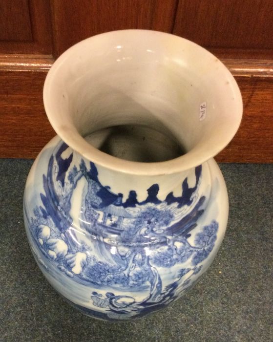 A Chinese blue and white vase of typical form. App - Image 2 of 2