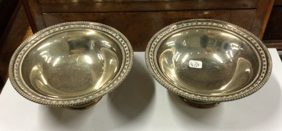 A pair of Edwardian silver bonbon dishes. Sheffiel