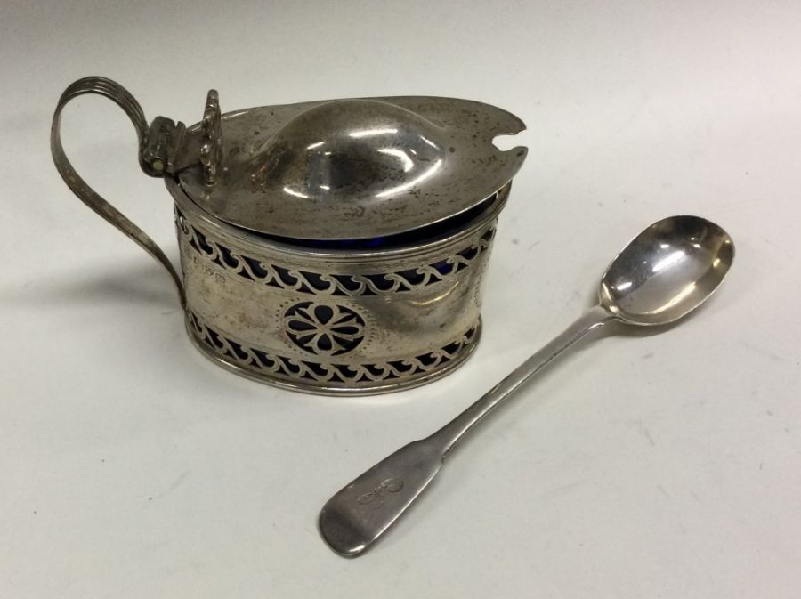 CHESTER: A pierced silver mustard pot. 1911. By George Nathan and Ridley Hayes. Approx. 115 grams.