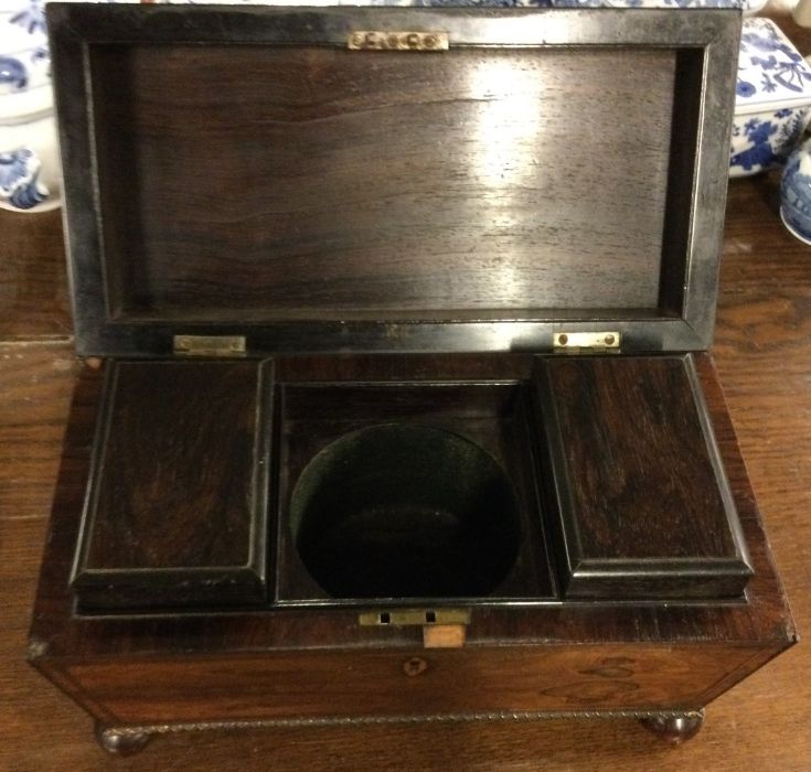 A rosewood tea caddy with hinged top. Est. £30 - £ - Image 2 of 2