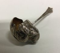 CHESTER: A silver sifter spoon in the form of a chick. 1901. Approx. 20 grams. Est. £150 - £180.