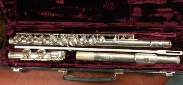 A cased Buffet flute in case. Est. £20 - £30.