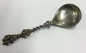 A heavy silver finely engraved spoon. Approx. 72 grams. Est. £50 - £80.