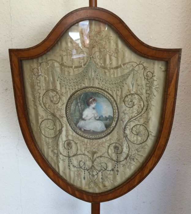 An attractive Victorian pole screen. Est. £100 - £ - Image 2 of 2