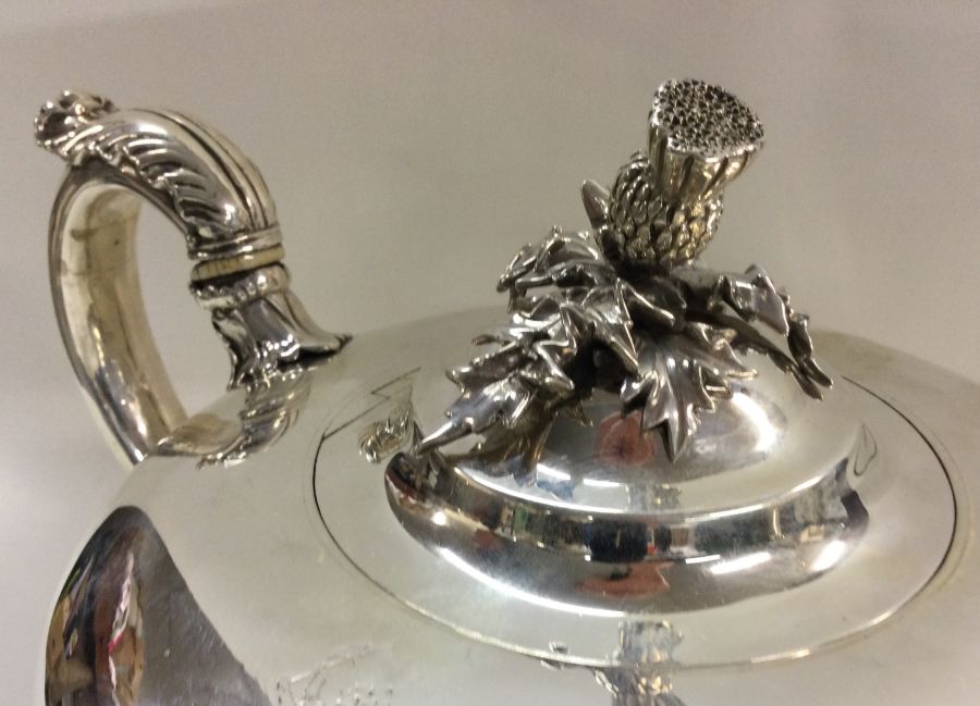 An early Victorian silver teapot with chased acorn - Image 2 of 3