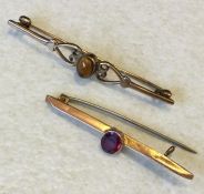 Two gold brooches. Approx. 4 grams. Est. £30 - £40