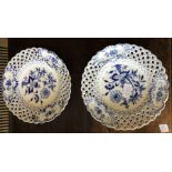 A pair of Meissen plates.