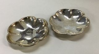 A pair of Sterling silver dishes. Approx. 46 grams