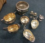 A quantity of silver plated wares. Est. £10 - £20.
