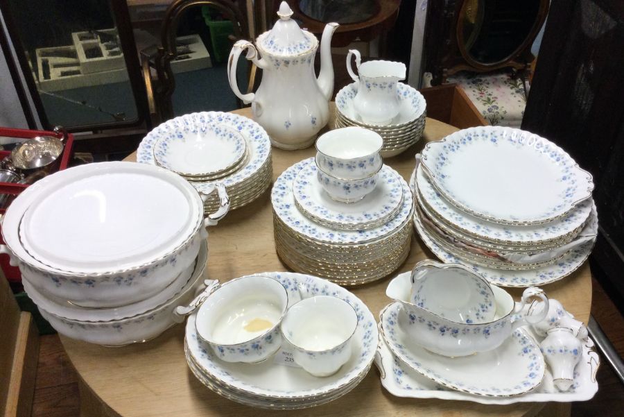 Royal Albert: "Old Country Roses" dinnerware.