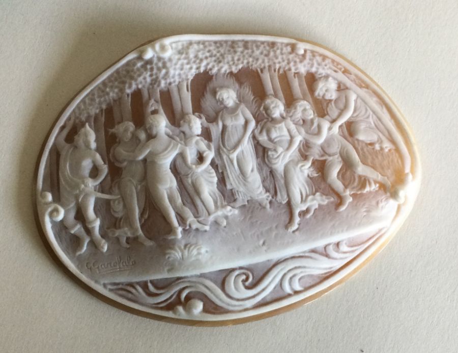 A large oval unframed shell cameo depicting figure - Image 2 of 3
