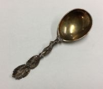A fine quality Victorian silver gilt caddy spoon w
