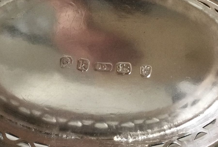 A good small Georgian silver sweet dish with beadw - Image 2 of 3