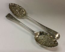 A fine pair of George III silver berry spoons. Lon