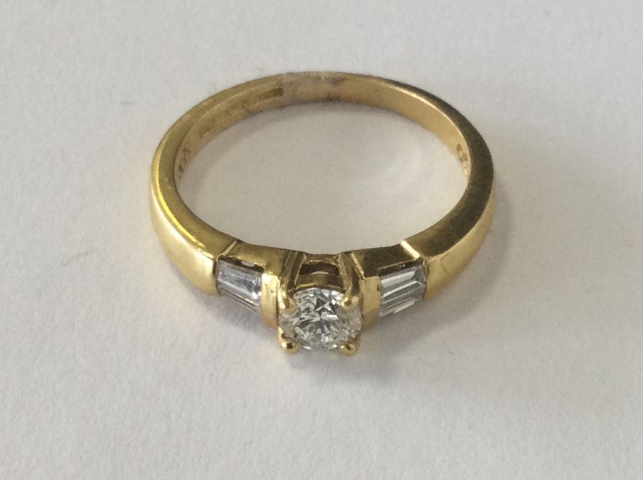 A good diamond brilliant cut single stone ring wit - Image 2 of 3