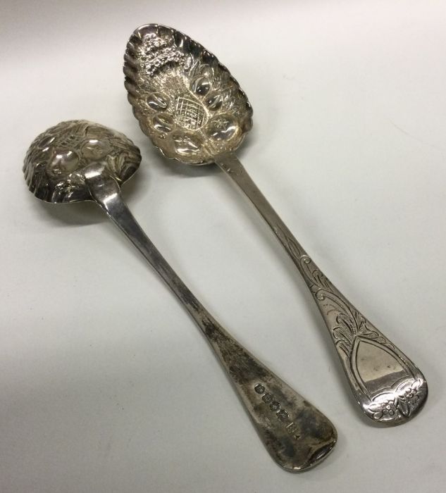 A heavy George III pair of silver berry / fruit sp - Image 2 of 2