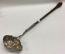 A late 18th Century silver toddy ladle. London 179
