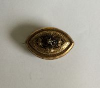 A boat shaped gold brooch. Approx. 12 grams. Est.