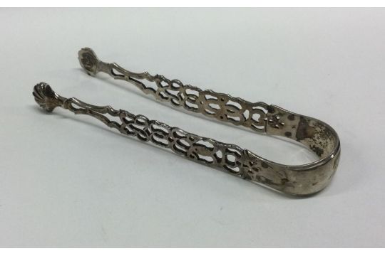 A pair of George III silver pierced ice tongs with - Image 1 of 2