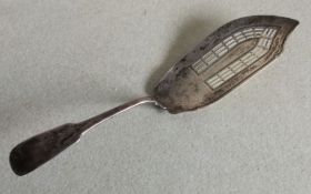 A heavy fiddle pattern silver fish slice with pier