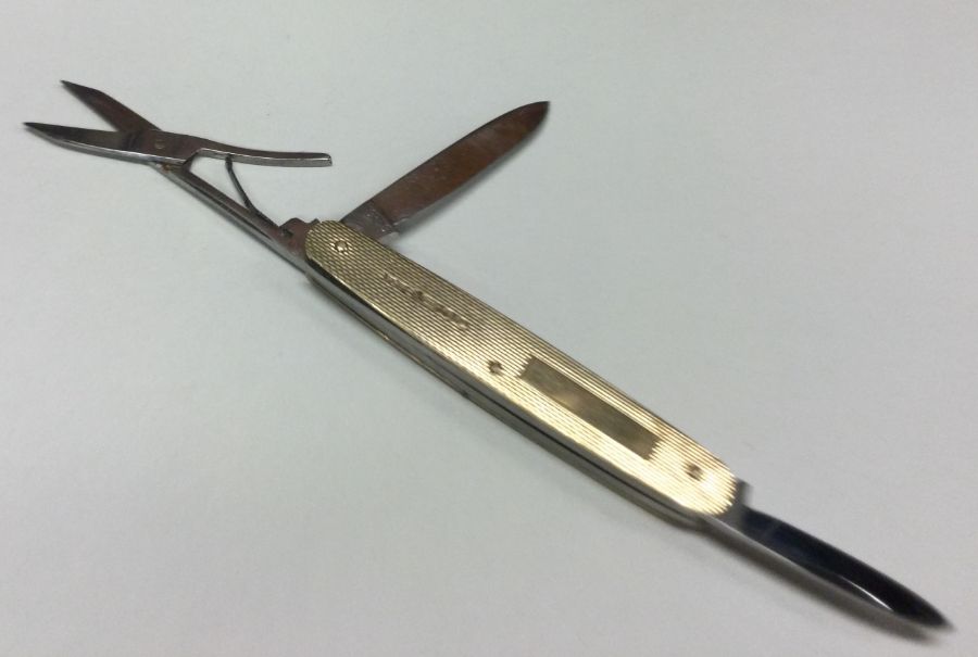A heavy 9 carat penknife with engine turned decora