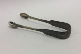 A pair of fiddle pattern silver sugar tongs. Londo