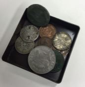 A quantity of coins. Est. £10 - £20.