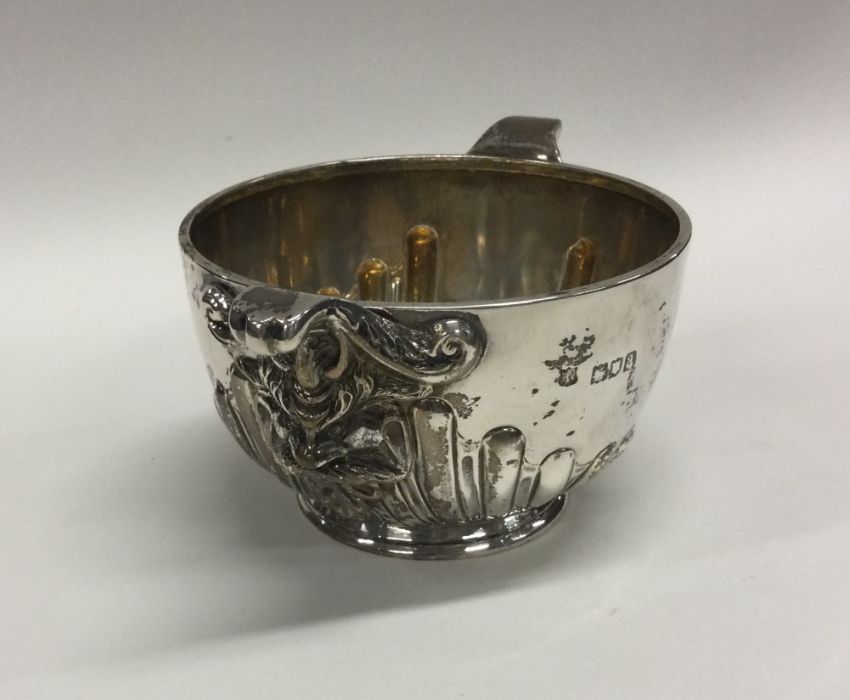 A fine quality silver two handled sugar bowl with - Image 2 of 2