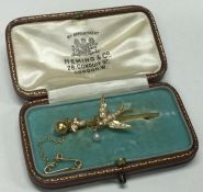 A Victorian 15 carat brooch decorated with a dove