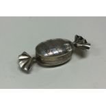 An unusual silver sweet dish. Approx. 14 grams. Es