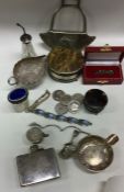 A bag of assorted silver and plated items. Est. £4