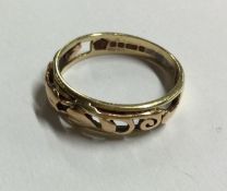 A Welsh gold ring. Approx. 2 grams. Est. £20 - £30