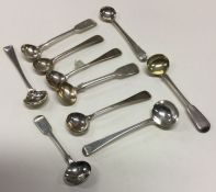 Nine various silver salt spoons. Approx. 113 grams