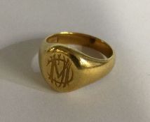 A small 18 carat gold signet ring. Approx. 7 grams