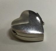 A silver heart shaped box. Approx. 8 grams. Est. £