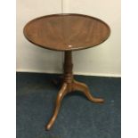 A Victorian mahogany pedestal table. Est. £20 - £3