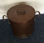 A copper pot and cover. Est. £30 - £50.