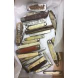 A good collection of penknives. Est. £20 - £30.