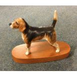 A Beswick figure of a foxhound. Est. £20 - £30.