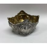 A good cast silver boat shaped dish. Approx. 259 g