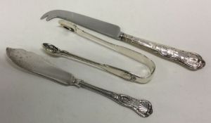 A pair of fiddle, thread and shell pattern silver