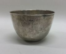 An early 17th / 18th Century silver tumbler cup. M
