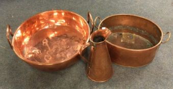 A two handled copper jardiniere. Est. £20 - £30.