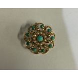 An attractive Victorian 15 carat gold brooch. Appr