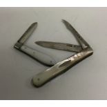 Two small MOP and silver pen knives. Approx. 40 gr